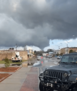 Tornado seen touching down in south Mississippi Wednesday